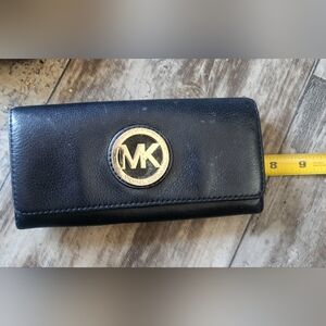 Michael kors long wallet it's clean scratches on mk